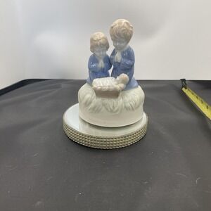 Vntg Inarco Japan 2 Praying Children Over Baby Music Box‎